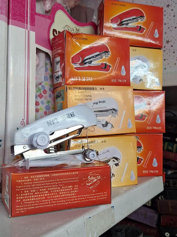 چرخ خیاطی منگنه ای جیبی مسافرتی وارداتی چینی (پسکرایه)